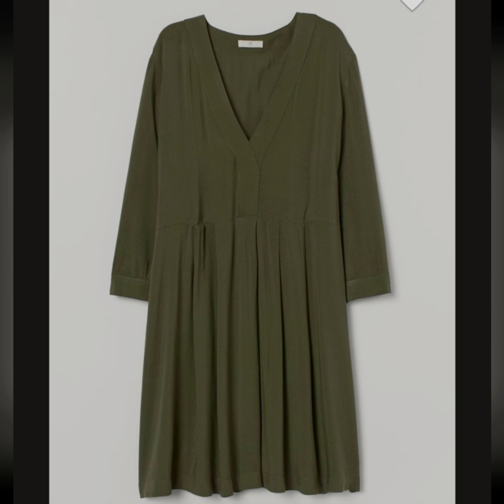 H& M  V Neck, Long Sleeve Dress